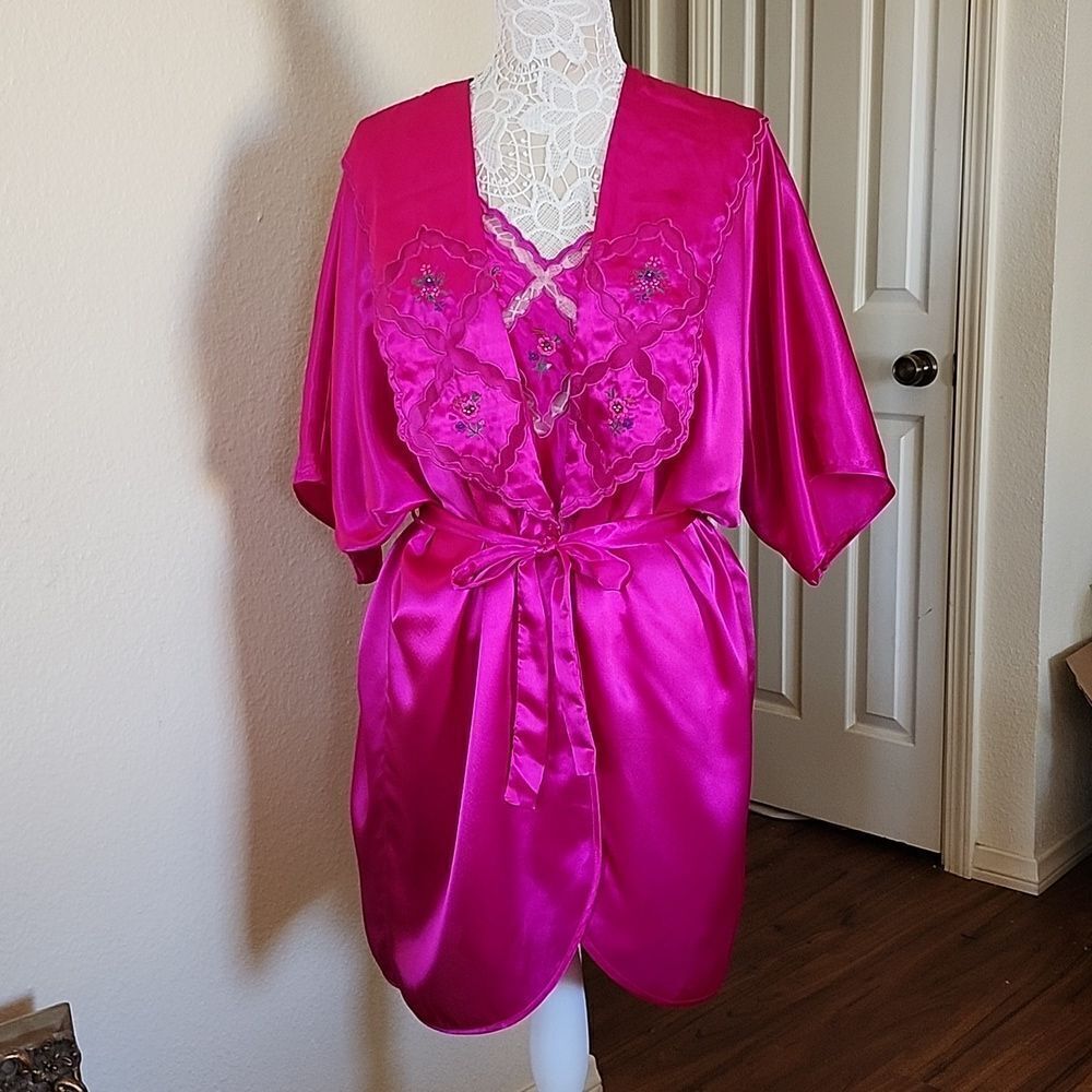 Val Mode Robe and Chemise Set  Size Medium Quiet Luxury‎ Chic Sexy